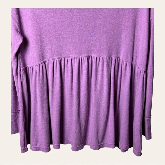0267. Free PEOPLE‎ LAVENDER LONG SLEEVE TOP SIZE MEDIUM OVERSIZED - Picture 7 of 10